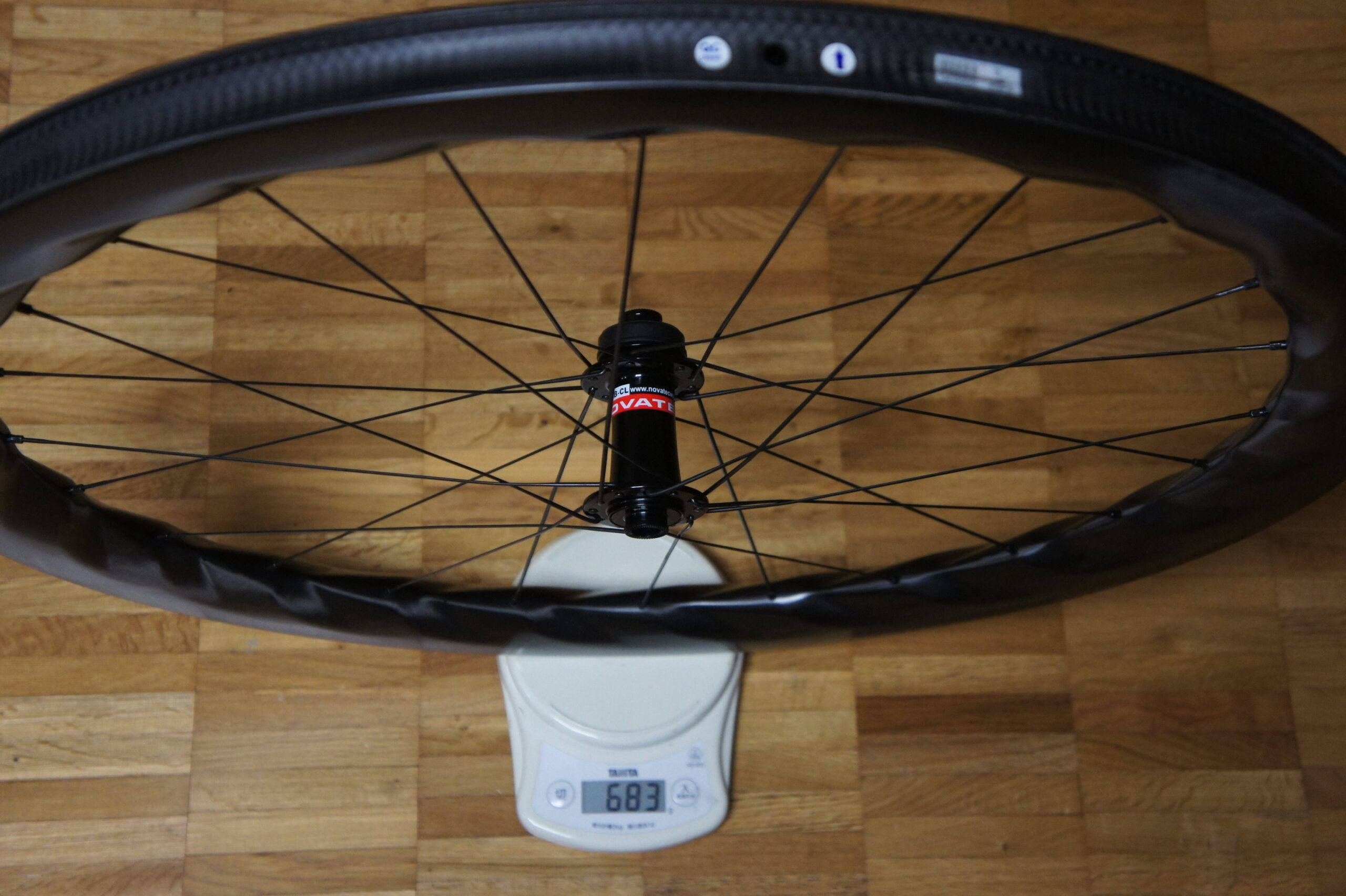 50mmカーボンリム　24h 50mm高32mm幅波型カーボンリムでホイール作製 – 手組